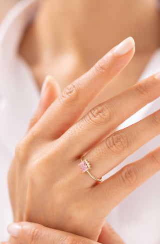 Minimal Pembe Baget Taşlı 14 Ayar Altın Yüzük