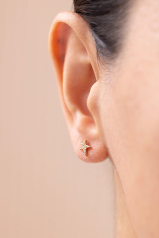 Taşlı Yıldız Minimal 14 Ayar Altın Küpe