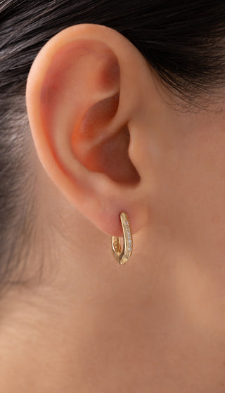 Taş Detaylı Oval 14 Ayar Altın Küpe