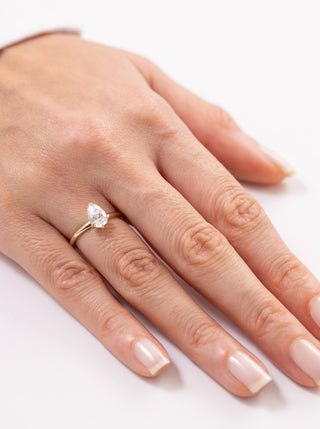 1.00 Ct Pear Lab Grown Pırlanta Yüzük