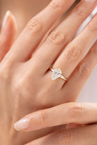2.00 Ct Pear Lab Grown Pırlanta Yüzük