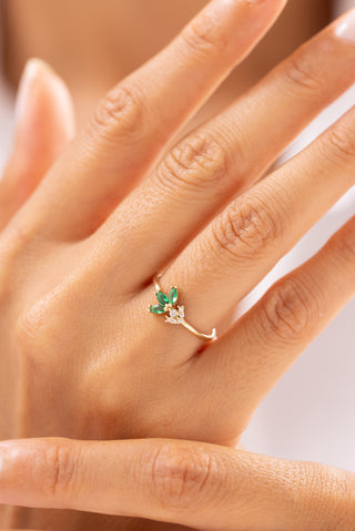 Yeşil Taşlı Çiçek Model 14 Ayar Altın Yüzük