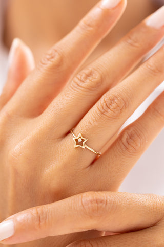 Taş Detaylı Yıldız Model 14 Ayar Altın Yüzük