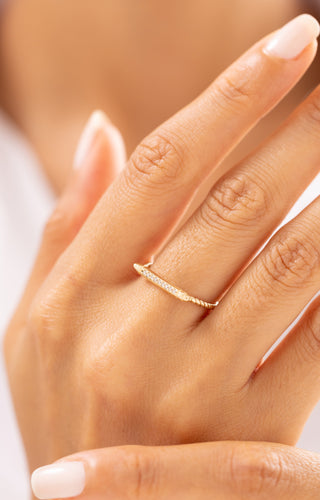 İnce Taşlı Dikdörtgen Tasarım 14 Ayar Altın Yüzük