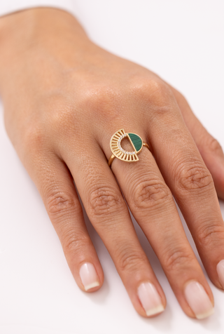 Yarım Ay Figürlü Yeşil Doğal Taşlı 14 Ayar Altın Yüzük