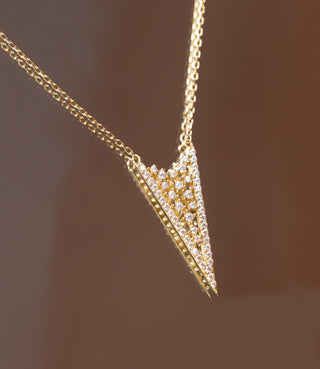 Üçgen Tasarımlı Zarif Taşlı 14 Ayar Altın Kolye