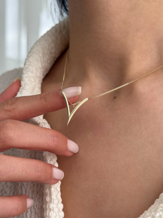 V 14 Ayar Altın Kolye