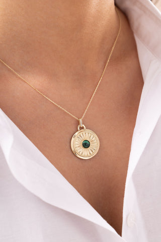 Zümrüt Renkli Taşlı Vintage Güneş 14 Ayar Altın Kolye