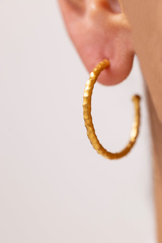 Bars Dalgalı Antik Dokulu 14 Ayar Altın Halka Küpe