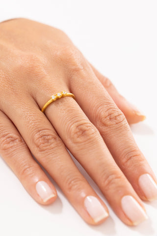 Bars Üç Taşlı Minimal 14 Ayar Altın Kadın Yüzük