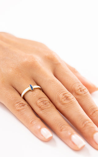 Beyaz Mineli Mavi Taşlı 14 Ayar Altın Yüzük