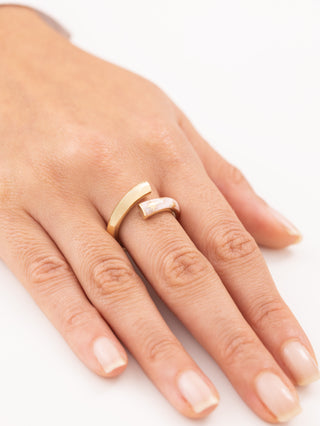 Cetaş Mineli Açık Form 14 Ayar Altın Yüzük