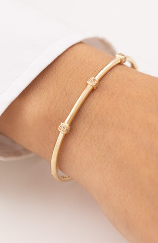 Cetaş Taşlı Küp Detaylı 14 Ayar Altın Kelepçe