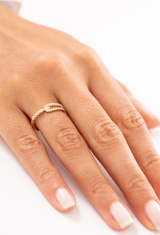 Elegan Çift Çizgi Taşlı 14 Ayar Altın Yüzük