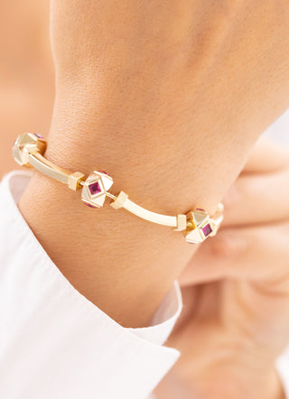 Geometrik Renkli Taş Detaylı Altın Kelepçe Bileklik