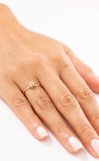 Işıltılı Çiçek Formlu 14 Ayar Altın Yüzük