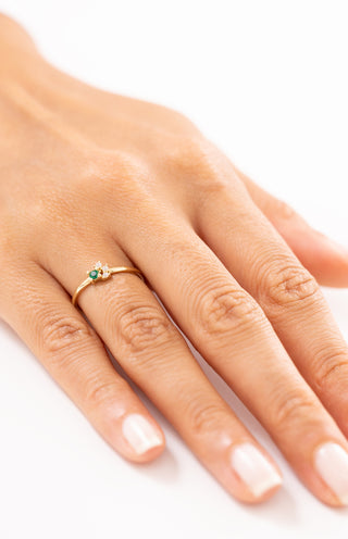 Klasik Şıklık Yeşil Taşlı 14 Ayar Altın Yüzük