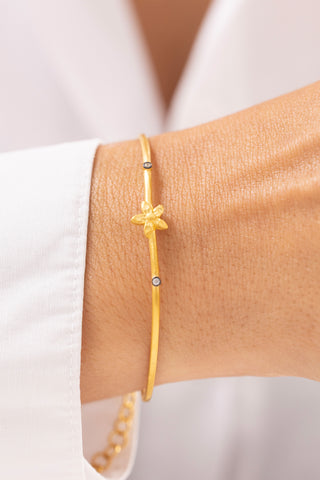 Zarif Çiçek Motifli 14 Ayar Altın Kelepçe