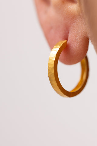 Antik Dokulu Halka 14 Ayar Altın Küpe