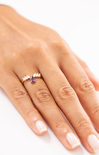 Mor ve Beyaz Taşlı 14 Ayar Altın Yüzük