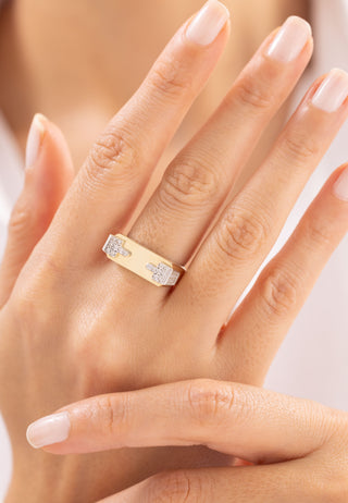 Taş Detaylı Plaka Altın Yüzük