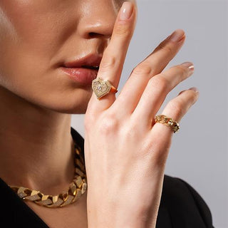 Taşlı Köşeli Kalp Yüzük