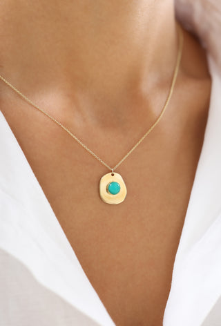 Yeşil Taşlı Oval 14 Ayar Altın Kolye