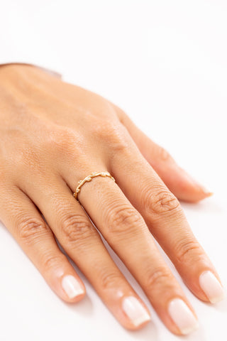 Yaprak Formlu Taşlı 14 Ayar Altın Yüzük