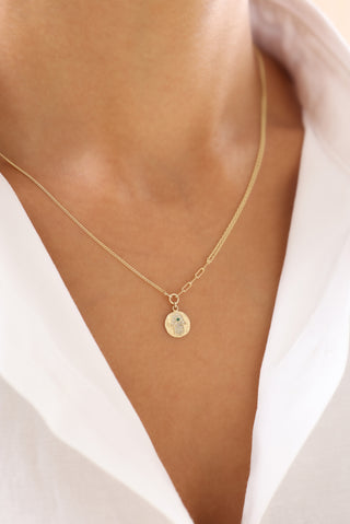 Yeşil Taşlı Fatma Ananın Eli 14 Ayar Altın Kolye