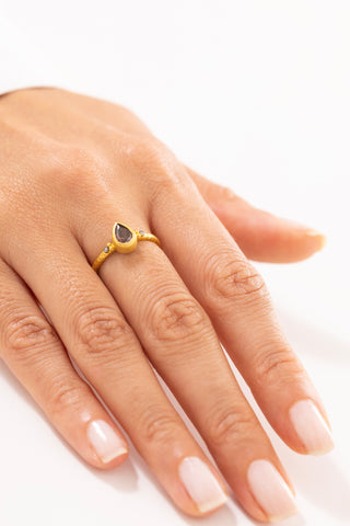 Bars Damla Kesim Siyah Taşlı 14 Ayar Altın Kadın Yüzük