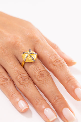 Bars Antik Yıldız Desenli Taşlı 14 Ayar Altın Yüzük