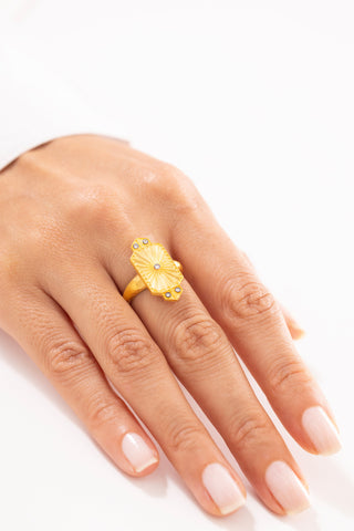 Bars Güneş Desenli Taşlı 14 Ayar Altın Yüzük