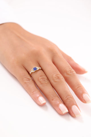 Zarif Mavi ve Beyaz Taşlı 14 Ayar Altın Yüzük