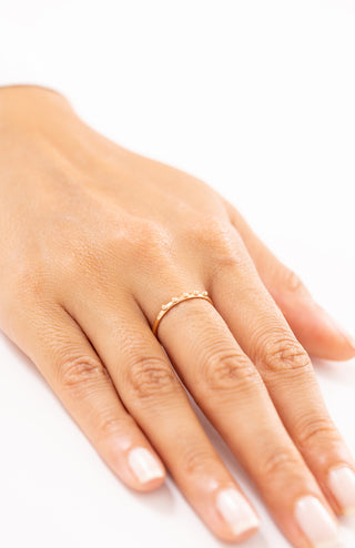 Zarif Nokta Formlu 14 Ayar Altın Yüzük